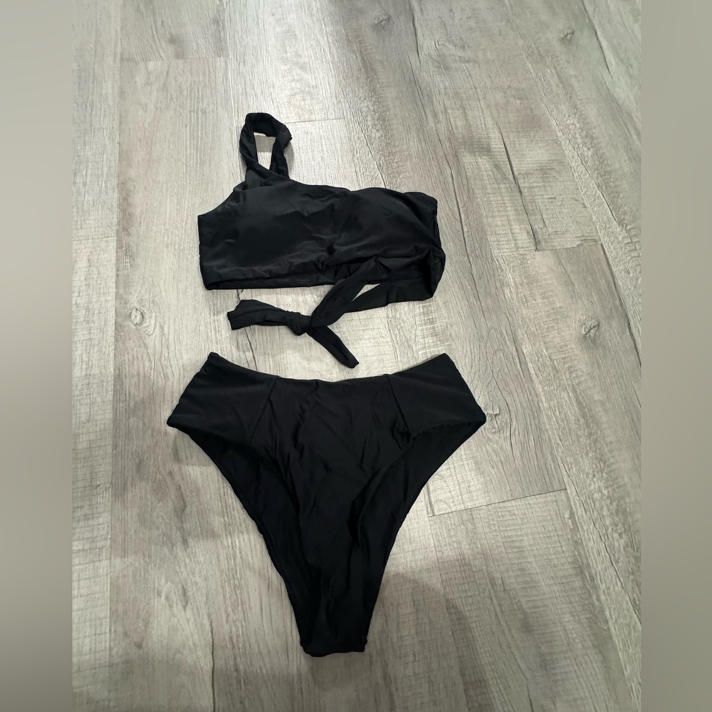 Black Minimalist Bikini Set with Sports Bra Top